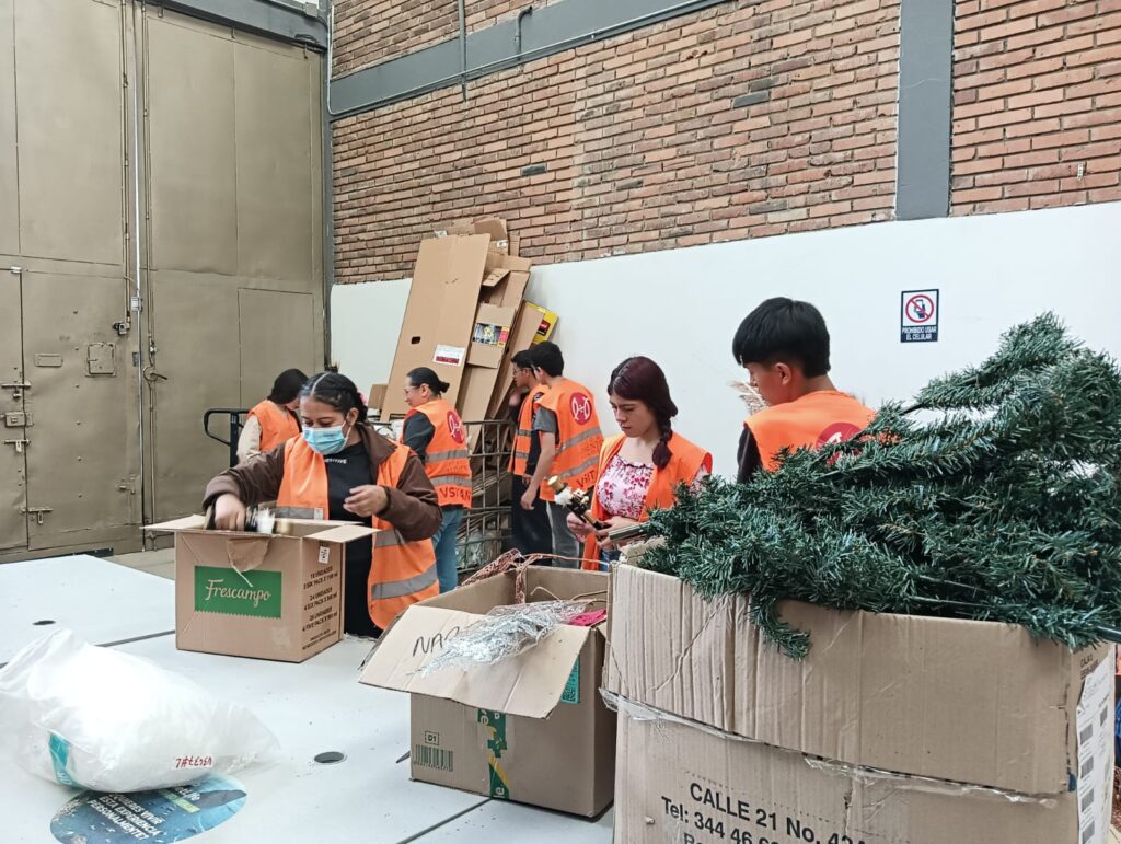 Jornada de Voluntariado en el Banco de Alimentos de la Arquidiócesis de Bogotá whatsapp image 2026 06 13 at 6.28.32 pm (2)